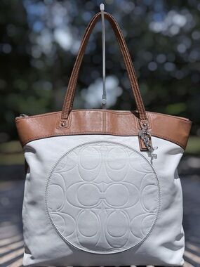 COACH Laura White & Tan Leather Colorblock Circle Embossed C Tote Bag F18336